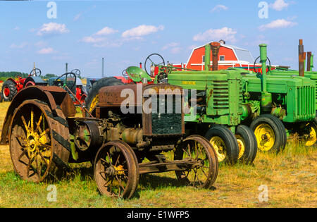 Anciens tracteurs, Pioneer Acres Museum, Irricana, Alberta, Canada Banque D'Images