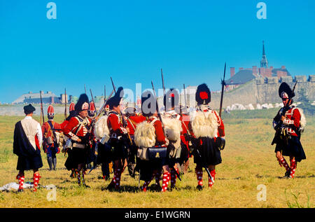 Bataille re-enactment, Louisbourg National Historic Site, l'île du Cap-Breton, Nouvelle-Écosse, Canada Banque D'Images