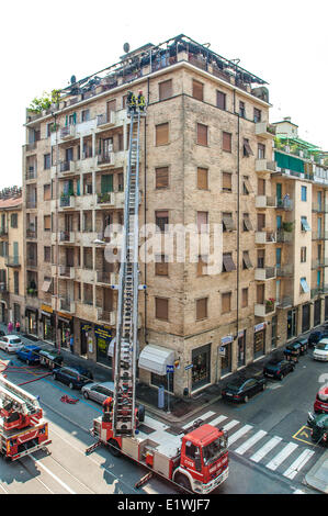 Piémont Turin, Italie. 10 Juin, 2014. Un feu dans la Via Nizza 90. Une intervention rapide des services d'incendie a réduit les dommages et la catastrophe évitée. Credit : Realy Easy Star/Alamy Live News Banque D'Images