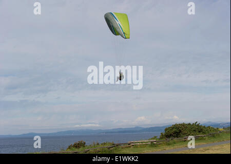 Le parapente est le sport aventure compétitive loisirs parapente vol libre : léger-vol planeur lancé-pied Banque D'Images