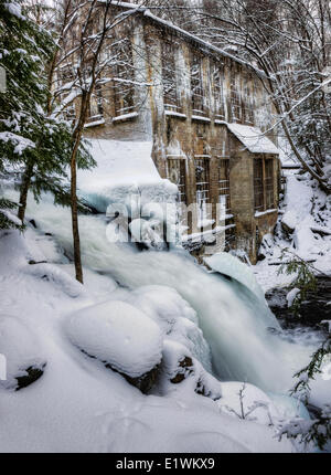 Vieux Moulin de carbure de Wilson dans le parc de la Gatineau, Québec, Canada Banque D'Images