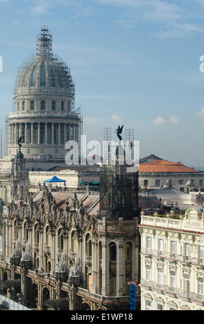 Vue de toit de l'hôtel Park Central, l'hôtel Inglaterra, rénovation sur Opera House et Capitolio, La Havane, Cuba Banque D'Images