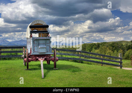 Wagon couvert au lieu historique national du Ranch-Bar U, Longview, Alberta, Canada Banque D'Images