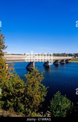 Plus grand, le pont couvert de Hartland, de la rivière Saint John, Nouveau-Brunswick, Canada Banque D'Images