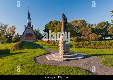 Église acadienne & Evangeline statue. Lieu historique national de Grand Pré. Grand-pré, Nouvelle-Écosse. Le Canada. Banque D'Images