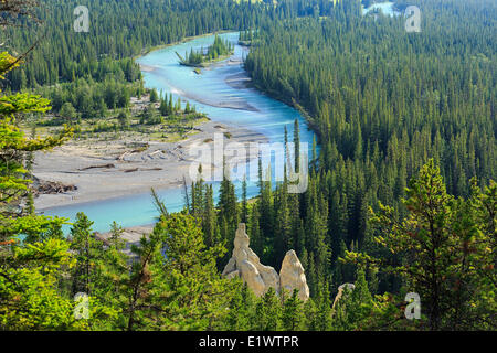 Cheminées dans la vallée de la rivière Bow, Banff National Park, Alberta, Canada Banque D'Images