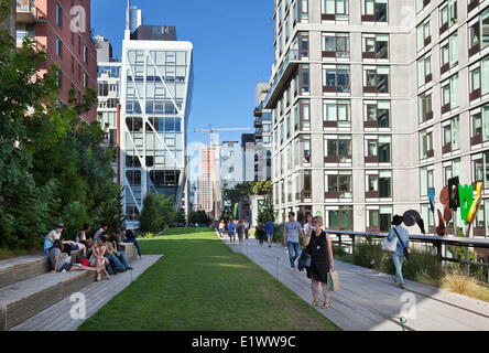 Un mille de long, étroit parc urbain construit en 2009 sur ce qui était autrefois la voie ferrée surélevée de New York Central Railroad. L Banque D'Images