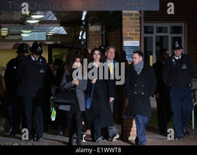 UK, Londres : cuisinier de télévision Nigella Lawson quitte Isleworth Crown Court dans l'ouest de Londres le 4 décembre 2013. Banque D'Images