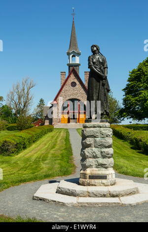 Memorial Church et statue d'Évangéline, lieu historique national de Grand-Pré, vallée de l'Annapolis, en Nouvelle-Écosse, Canada Banque D'Images