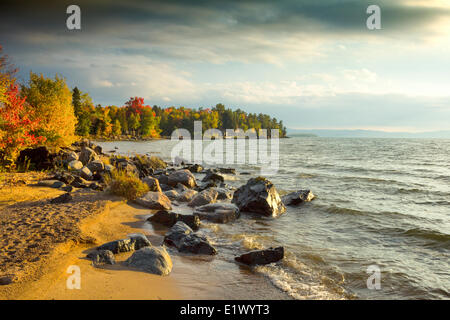 Tempête sur le lac Supérieur, District d'Algoma, Ontario, Canada Banque D'Images