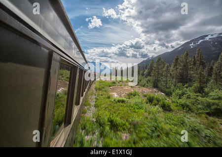 Équitation Le White Pass and Yukon Route à travers l'wildreness du Yukon et de la Colombie-Britannique Banque D'Images