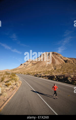 Le trail running en Vallée de Feu de stationnement. Las Vegas, Nevada. Banque D'Images