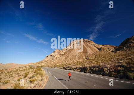 Le trail running en Vallée de Feu de stationnement. Las Vegas, Nevada. Banque D'Images