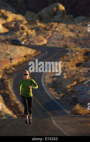 Le trail running en Vallée de Feu de stationnement. Las Vegas, Nevada. Banque D'Images