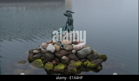 Copenhague,Danemark,la petite sirène génétiquement modifiés. Banque D'Images