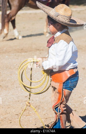 Les jeunes Charo produire au festival de Cinco de Mayo à San Diego Banque D'Images