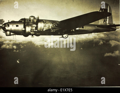 Le 452nd Bomb Group, exploitant des bombardiers B-17 Flying Fortress pendant la seconde Guerre mondiale, a joué un rôle crucial dans les campagnes de bombardement stratégique de 1939 à 1945. Banque D'Images
