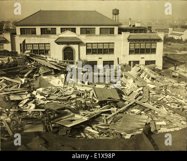 Le Grumman F6F Hellcat était un avion de chasse à porte-avions largement utilisé par la marine américaine pendant la IIe Guerre mondiale. Avec sa conception robuste, le F6F a été responsable de la défaite de la marine japonaise, obtenant plus de 75% des victoires de la marine américaine dans le Pacifique. C'est un élément clé du succès de la campagne aérienne de la Marine. Banque D'Images