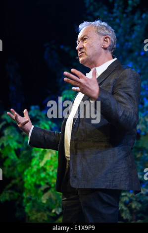 Simon Schama parle de 'l'histoire des Juifs" sur scène à Hay Festival 2014 ©Jeff Morgan Banque D'Images