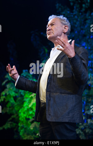 Simon Schama parle de 'l'histoire des Juifs" sur scène à Hay Festival 2014 ©Jeff Morgan Banque D'Images