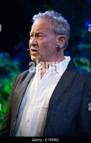 Simon Schama parle de 'l'histoire des Juifs" sur scène à Hay Festival 2014 ©Jeff Morgan Banque D'Images