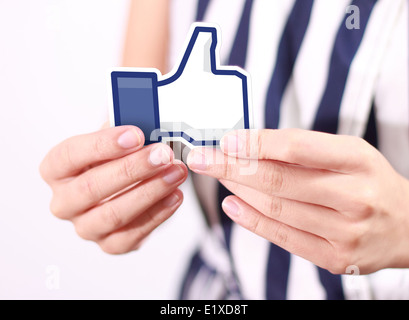 Ce 'Like' le bouton-icône est le système de vote utilisé pour évaluer les commentaires des utilisateurs sur Facebook. Banque D'Images