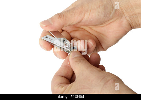 Avec la main du vieil homme, coupures d'ongle isolated on white Banque D'Images