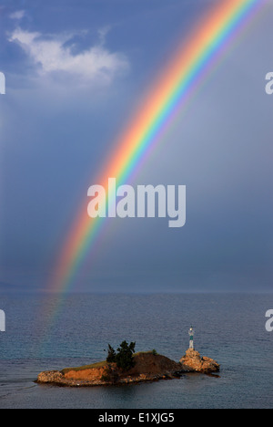 Rainbow, à l'entrée du canal de (AEN) Poteidaea ('Potidea') , péninsule de Kassandra, Chalcidique, Macédoine, Grèce. Banque D'Images