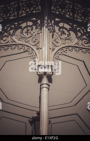 Temple de la musique avec des ornements métalliques décoratifs Banque D'Images