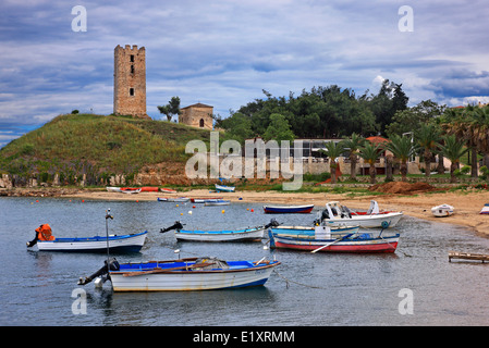 La tour de Saint Paul ('Agios Pavlos') à Nea Fokaia, péninsule de Kassandra Halkidiki, ('Chalkidiki'), la Macédoine, la Grèce. Banque D'Images