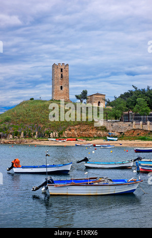 La tour de Saint Paul ('Agios Pavlos') à Nea Fokaia, péninsule de Kassandra Halkidiki, ('Chalkidiki'), la Macédoine, la Grèce. Banque D'Images