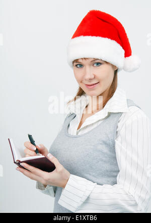 Femme avec un ordinateur portable dans un chapeau de Noël Banque D'Images
