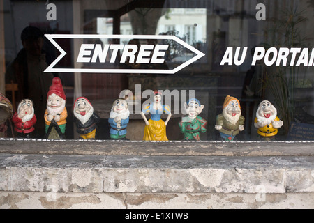 Blanche Neige et les 7 nains les nains de jardin à vendre Banque D'Images