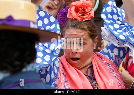 Spanish woman wearing costume flamenco gitan et danser le flamenco Banque D'Images