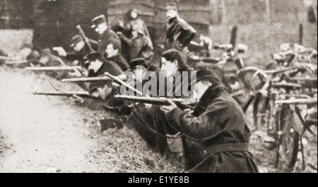 Le célèbre corps cycle de moteur de Liège, Belgique défendre une ferme de l'avancée des Allemands en 1914. Banque D'Images