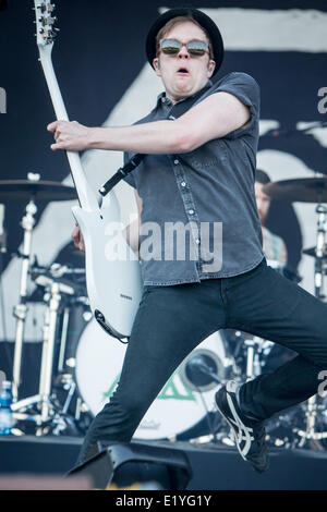 Milan Italie. 10 juin 2014. Le groupe de rock Fall Out Boy effectue live au Ippodromo del Galoppo ouvrant le show de Linkin Park Crédit : Rodolfo Sassano/Alamy Live News Banque D'Images