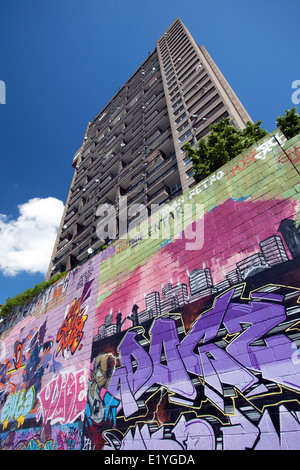 Trellick Tower, North Kensington, Londres conçu par Erno Goldfinger Banque D'Images