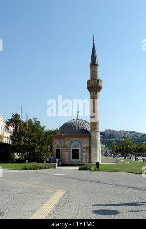 Également connu sous le nom de mosquée Konak Yalı Mosquée (Yalı Camii). Il a été construit en 1755 il est situé dans la région de Konak Square. Izmir. La Turquie. Banque D'Images