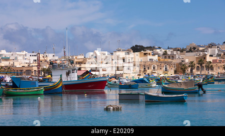 Bateaux de pêche en bois dans le port de Marsaxlokk, Malte, Banque D'Images