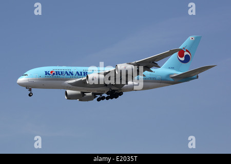 Korean Air superjumbo d'Airbus A380 avec l'enregistrement d'HL7615 Banque D'Images