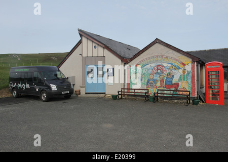 Aswan Aswan et minibus électriques interpretive centre Houbie Aswan Shetland Ecosse Juin 2014 Banque D'Images