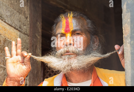 Katmandou Népal Sadus peint les hommes, posent en portrait dans le Bouddhisme Bouddhiste de Pashupatinath, 95 Banque D'Images