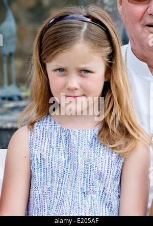 Cahors, France. 11 Juin, 2014. Princesse Isabella de Danemark au cours de la session de photo à l'occasion du 80e anniversaire du Prince Henrik au Chateau de Cayx en France, 11 juin 2014. Dpa : Crédit photo alliance/Alamy Live News Banque D'Images