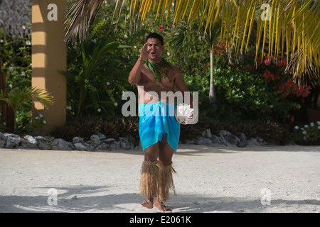 Aitutaki. L'île de Cook. Polynésie française. Océan Pacifique Sud. Aitutaki. L'île de Cook. Polynésie française. Océan Pacifique Sud. Un acteur habillé Banque D'Images