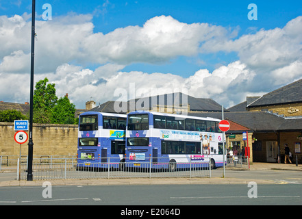 Otley bus station, West Yorkshire, England UK Banque D'Images