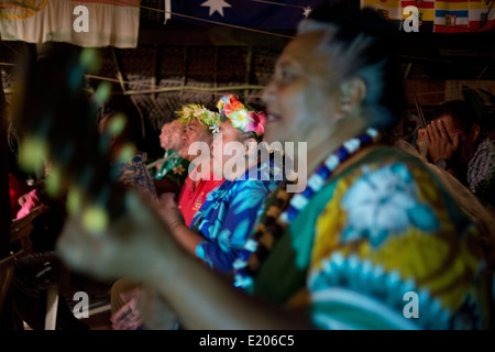 Atiu Island. L'île de Cook. Polynésie française. Océan Pacifique Sud. Des danses et des danses polynésiennes organisé à l'hôtel Villas Atiu Atiu islan Banque D'Images