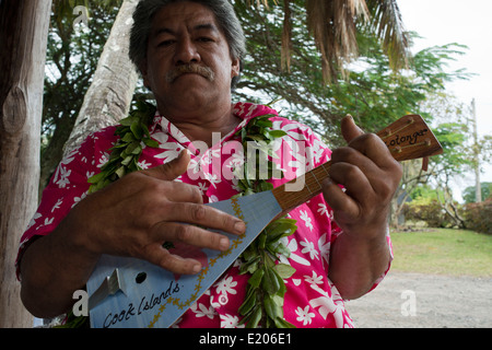 L'île de Rarotonga. L'île de Cook. Polynésie française. Océan Pacifique Sud. Ukulele Polynésien typique de Tahiti guitare shop. Le Ukulele (mea Banque D'Images