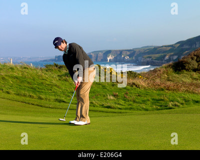 Rory McIlroy sur le 5e de Royal Portrush, co Antrim, en Irlande du Nord Banque D'Images