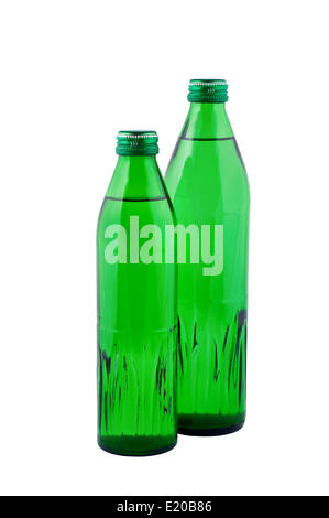 L'eau en bouteille isolé sur blanc. Banque D'Images