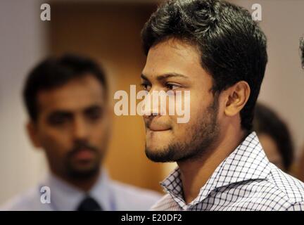 Dhaka, Bangladesh. 12 juin 2014. Shakib Al Hasan est un joueur de cricket international bangladais et statistiquement la plus réussie dans l'histoire de la nation. C'est un all-rounder gaucher au bâton au milieu l'ordre et le bowling du bras gauche lent-orthodoxes. Banque D'Images